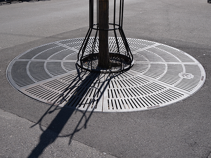 Tree-protection grating