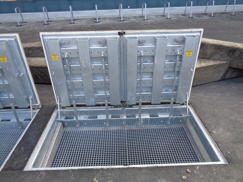 RWA Cover with gas struts B125